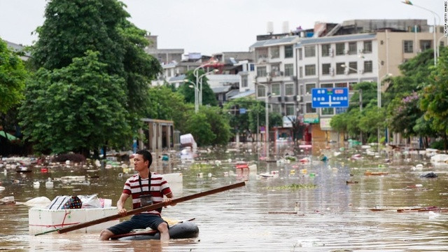 Thời tiết khắc nghiệt ngày càng tăng, do sự biến đổi khí hậu gây ra, khiến hàng trăm triệu người ở Nam Á phải đối mặt với những thiên tai nguy hiểm. Cảnh lũ lụt ở Liễu Châu, Quảng Tây vào tháng 7 này. Ảnh: CNN.