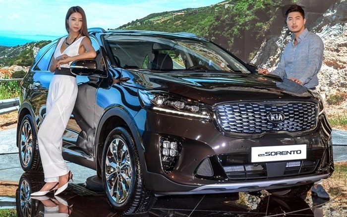 Phiên bản nâng cấp của chiếc xe ôtô Kia Sorento 2018 (facelift) vừa được ra mắt tới các khách hàng tại thị trường quê nhà với nhiều điểm thay đổi lớn ở ngoại hình lẫn trang bị công nghệ trên xe. Đây được xem là sự thay đổi mới nhất trên chiếc MPV gia đình kể từ thời điểm thế hệ thứ ba của xe được trình làng vào năm 2014.