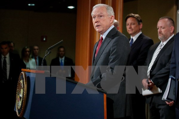Bộ trưởng Tư pháp Mỹ Jeff Sessions trong cuộc họp báo ở thủ đô Washington ngày 20/7. Ảnh: THX/TTXVN)