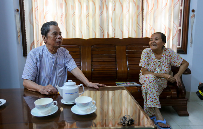 Đất nước thống nhất, ông sống bình yên bên vợ và hai người con. Khi con cái lập gia đình, tuổi già của cựu tình báo là những tháng ngày bên vợ, bà Trần Thị Em (80 tuổi).