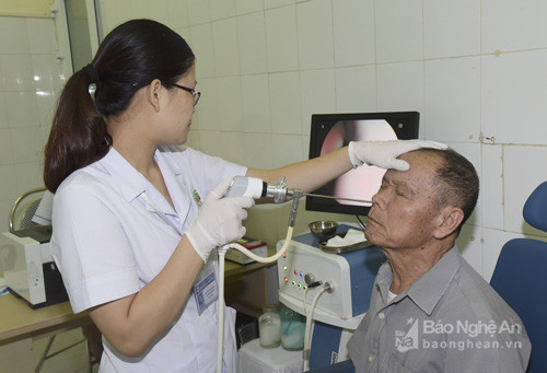 Kiểm tra sức khỏe tổng quát, khám các bệnh lý tai mũi họng.Ảnh: Sỹ Minh