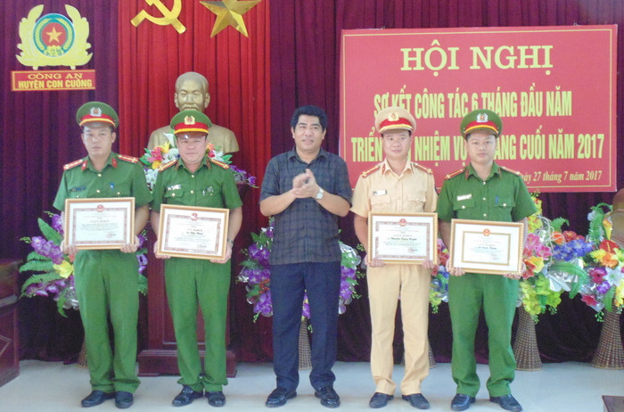 5 cá nhân đã có thành tích xuất sắc trong dịp kỷ niệm 55 năm ngày thành lập lực lượng cảnh sát nhân dân