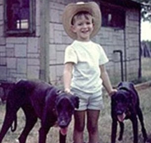 Từ năm 4 – 16 tuổi, Jeff thường dành mùa hè ở trang trại của ông bà tại Texas, làm những việc như sửa cối xay gió hay thiến bò. Ông của Jeff, Preston Gise, được cho là nguồn cảm hứng lớn, giúp ông thúc đẩy đam mê theo đuổi tri thức.
