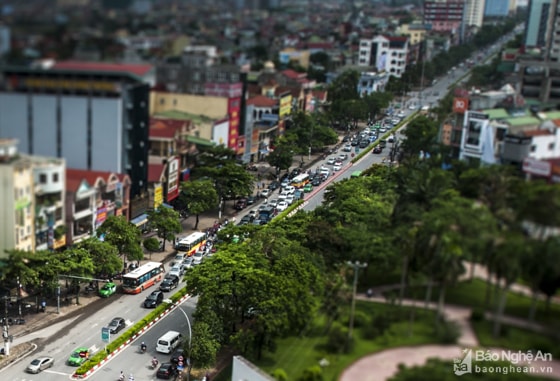 Năm 2016, UBND TP Vinh đóng giải phân cách đoạn ngã ba Nguyễn Thị Minh Khai - Quang Trung khiến cho các phương tiện lưu thông trên QL1 vào trung tâm đều tập trung về ngã tư 