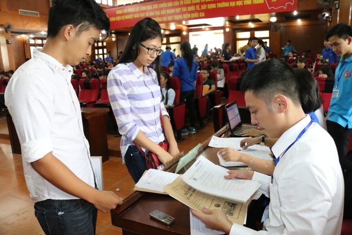 Thí sinh đến nhập học tại Trường Đại học Vinh năm học 2016 - 2017. Ảnh: Mỹ Hà