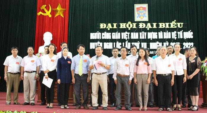 Ra mắt Ban chấp hành Ban đoàn kết công giáo huyện Nghi Lộc nhiệm kỳ 2017-2022. Ảnh: Ngọc Mai