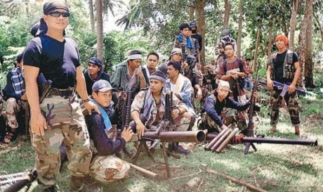 Một toán vũ trang Abu Sayyaf.