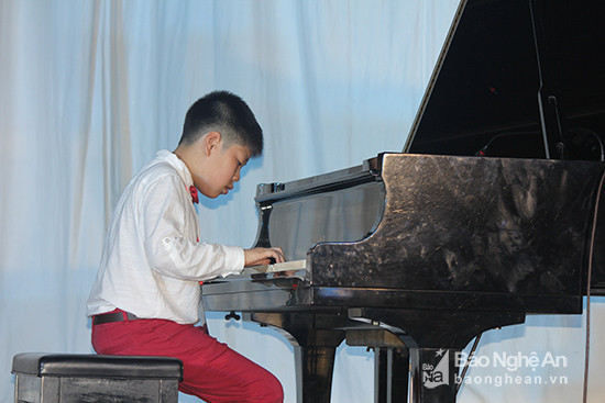 Thí sinh Hoàng Lê Kim Bảo (Nghệ An) dự thi với 2 nhạc phẩm 