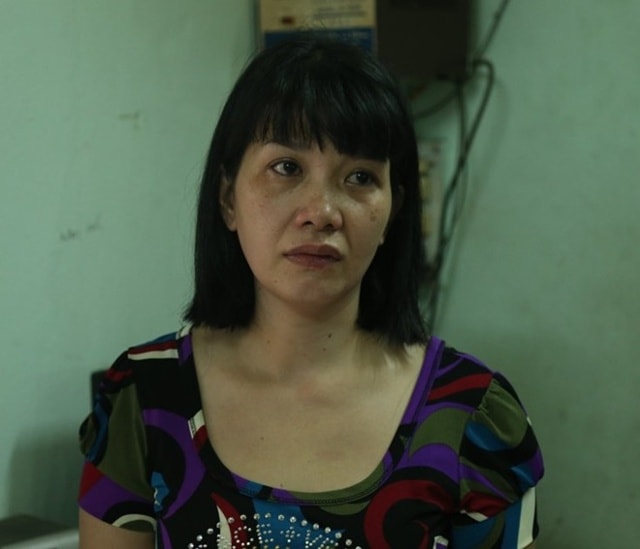 Trịnh Thị Bích Trâm bị công an bắt giữ để làm rõ hành vi lừa đảo chiếm đoạt tài sản.