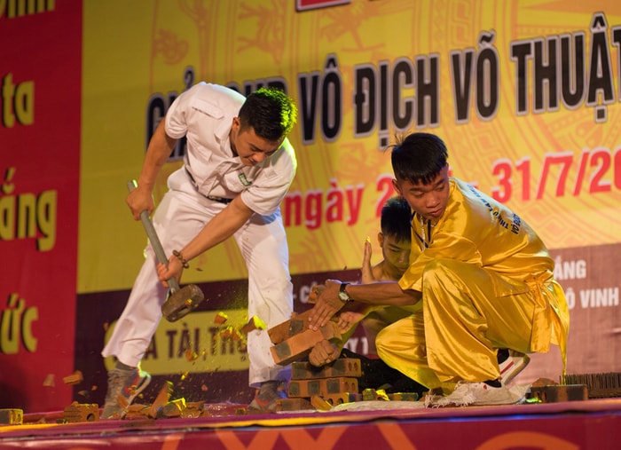 Người học võ cổ truyền có sức chịu đựng của cơ thể