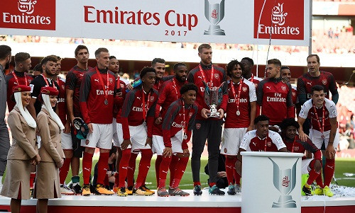 arsenal-vo-dich-emirates-cup-du-thua-sevilla