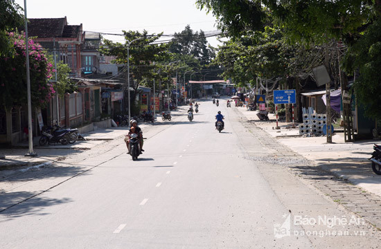 Tuyến QL 7 đoạn chạy qua xã Tam Quang giờ đây rộng thênh thang. 