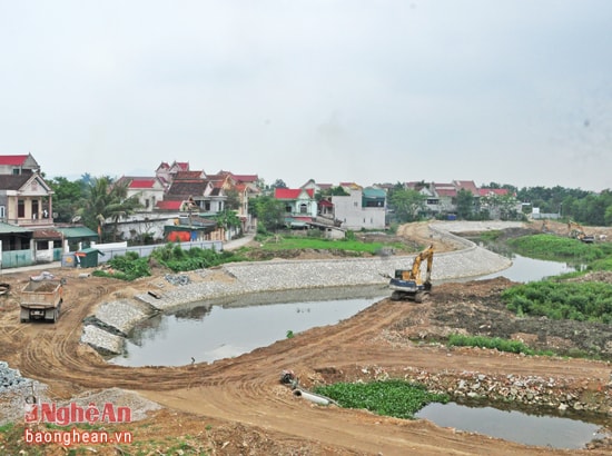 Thi công hồ Cửa Nam. Ảnh Tư liệu