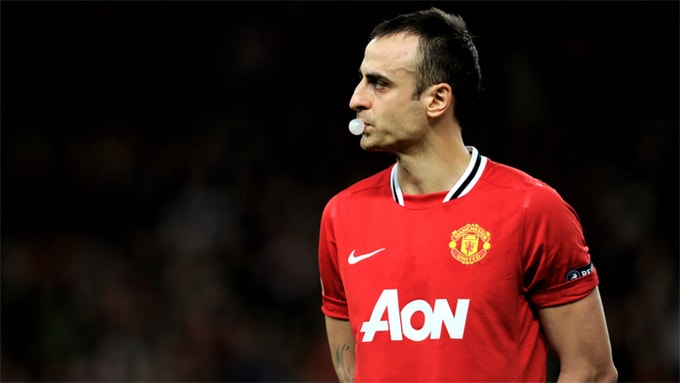 8. Dimitar Berbatov (40,6 triệu) thi đấu bốn năm cho Man Utd nhưng không quá thành công. Tuy nhiên, tiền đạo người Bulgaria cùng đã giành được danh hiệu Vua phá lưới năm 2011, hai chức vô địch Ngoại hạng Anh và một Cup Liên đoàn.