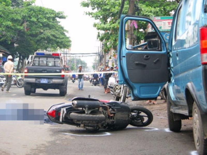 Mở cửa xe,gây tai nạn