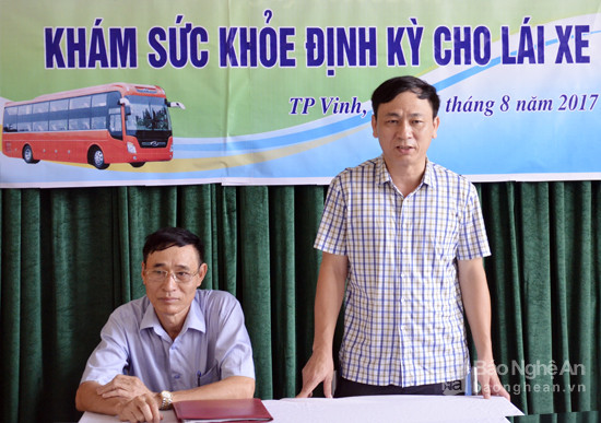 Đồng chí Nguyễn Quế Sự - Phó Giám đốc Sở Giao thông vận tải phát biểu nhấn mạnh,các doanh nghiệp có trách nhiệm thực hiện khám sức khỏe cho các lái xe.  Ảnh Thanh Lê