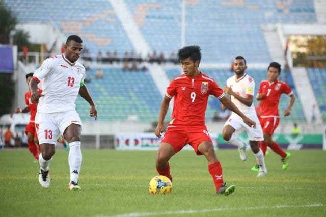 Aung Thu (áo đỏ) là chân sút chủ lực của U22 Myanmar - Ảnh: Internet