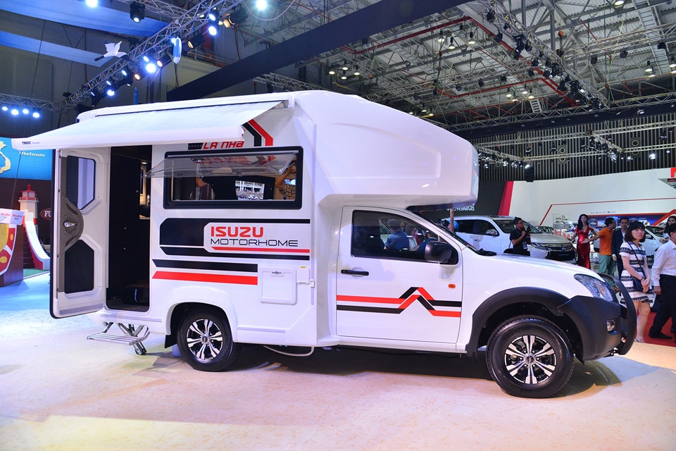 Isuzu MotorHome - 'ngoi nha di dong' la lam tai Viet Nam hinh anh 1