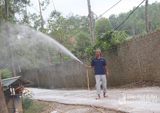 Phun thuốc khử trùng tiêu độc tại Trang trại chăn nuôi Tiến Thành, Yên Thành