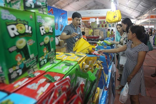 ASEAN đã có tăng trưởng thu nhập bình quân đầu người vượt các khu vực khác một cách ngoạn mục kể từ cuối thập niên 1970.  Trong các nước ASEAN hiện đã có khoảng 67 triệu hộ gia đình được liệt vào diện “tầng lớp tiêu dùng” với thu nhập vượt mức mà họ có thể mua sắm có phần thoải mái hơn. Con số này có thể sẽ tăng gấp đôi lên đến 125 triệu hộ vào năm 2025, và sẽ tạo ra một thị trường tiêu thụ nòng cốt trong tương lai.