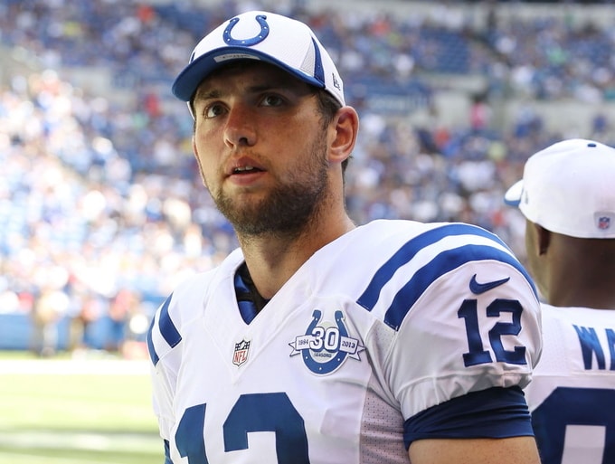 Tiền vệ Andrew Luck ký hợp đồng lớn nhất lịch sử giải bóng đá kiểu Mỹ NFL với Indianapolis Colts vào năm 2016. Hợp đồng năm năm tới 2021 có tổng trị giá 140 triệu đôla.