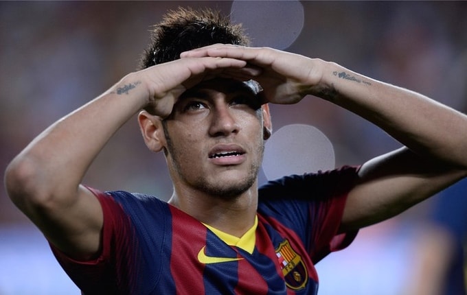 Neymar sẽ nhận mức đãi ngộ 53,2 triệu đôla một năm khi hoàn tất hợp đồng chuyển tới PSG, theo BBC Sport. Đội bóng Pháp có thể phải chi tổng 528 triệu đôla cho thương vụ này, bao gồm 257 triệu phá vỡ hợp đồng và phần còn lại chi cho năm năm tiền lương của Neymar.