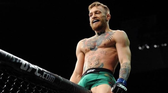 Những hợp đồng đắt giá khác trong làng thể thao còn có võ sĩ MMA Conor McGregor. Tay đấm người Ireland kiếm 34,3 triệu đôla cho hai trận đấu ở giải UFC diễn ra trong vòng 12 tháng gần nhất. McGregor đứng trước cơ hội kiếm bộn tiền khi thượng đài với Floyd Mayweather vào ngày 26/8 tới đây.