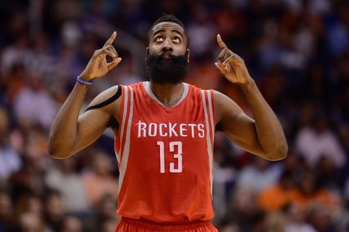 Ông hoàng lương bổng tính theo năm hiện nay chính là ngôi sao bóng rổ James Harden. Với bản hợp đồng bốn năm kích hoạt từ mùa 2019-2020 tới hết mùa 2022-2023, Harden sẽ được Houston Rocket trả 228 triệu đôla.