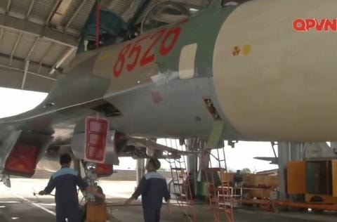 Chiếc Su-27UBK 8526.