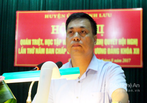 Đồng chí  Hoàng Văn Bộ - Phó Bbí thư Thường trực Huyện ủy phát biểu chỉ đạo tại hội nghị