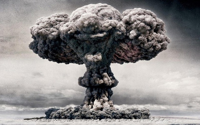 Vào ngày 16/7/1945, Mỹ thử nghiệm bom nguyên tử có sức công phá 18.000 tấn TNT ở New Mexico. Vụ thử nghiệm này diễn ra gần 1 tháng trước vụ ném bom hạt nhân đầu tiên trên thế giới.