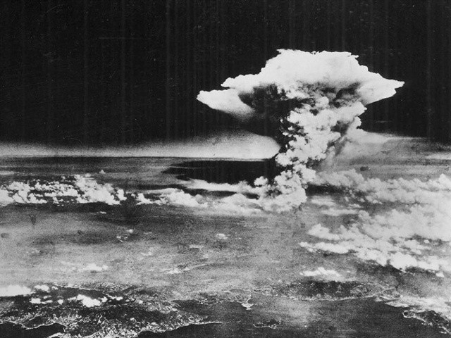 Bởi lẽ, vào ngày 6/8/1945, Mỹ ném quả bom nguyên tử đầu tiên mang tên “Little Boy” xuống Hiroshima. Theo ước tính, khoảng 80.000 người thiệt mạng ngay lập tức sau khi quả bom “Little Boy” phát nổ.