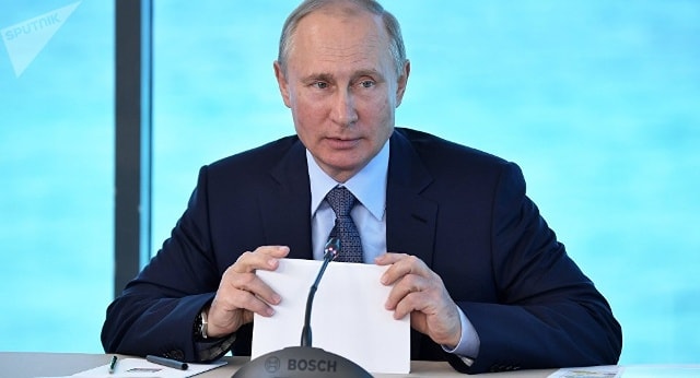 Ông Putin hứa sẽ suy nghĩ về việc tranh cử Tổng thống.