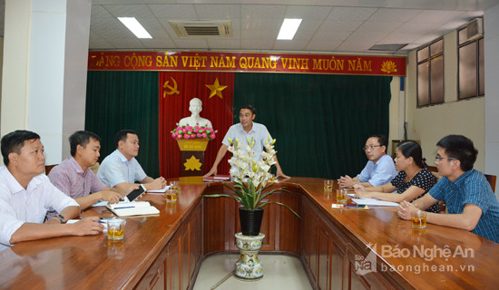 Đồng chí Trần Quốc Khánh - Phó Trưởng Ban Tuyên giáo Tỉnh ủy chủ trì cuộc làm việc. Ảnh: Đức Dương