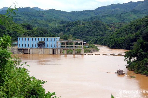 Thủy điện Nâm Nơn nằm ở bản Lạ, xã Lượng Minh (huyện Tương Dương), được tích nước từ năm 2014. 