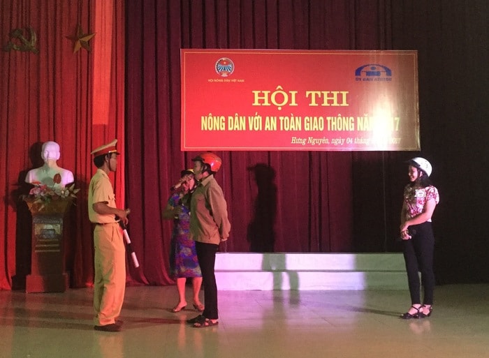 Phần thi năng khiếu của xã Hưng Lợi. Ảnh: Hồng Sơn