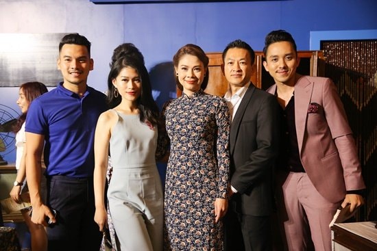 Dàn sao Việt đến tham dự đêm liveshow đều lựa chọn trang phục thanh lịch, mang hơi hướng cổ xưa để phù hợp với chủ đề của đêm diễn.