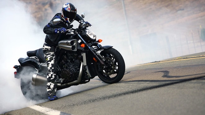 Top 5 sieu moto dong co V4 tot nhat moi thoi dai hinh anh 4