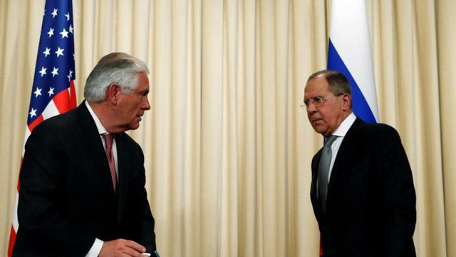 Ngoại trưởng Mỹ Rex Tillerson (trái) và Ngoại trưởng Nga Sergey Lavrov (Ảnh: Reuters)