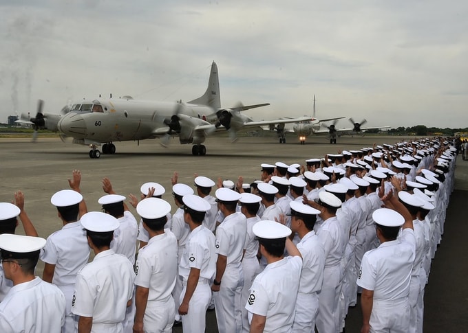 JSDF bắt đầu tham gia hoạt động chống khủng bố từ ngày 30/3/2009, với việc hai máy bay chống ngầm - tuần thám biển P-3C Orion hạ cánh xuống sân bay quốc tế Djibouti-Ambouli. Lực lượng ban đầu chỉ có 100 người, bao gồm cả phi hành đoàn của hai chiếc P-3C.