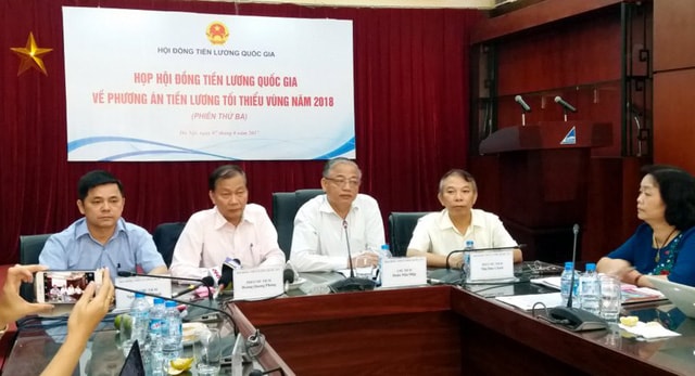 Sau 3 vòng đàm phán, câu chuyện bàn về mức tăng lương tối thiểu vùng thực chất là diễn biến thu hẹp khoảng cách giữa đề xuất mức tăng giữa các bên.