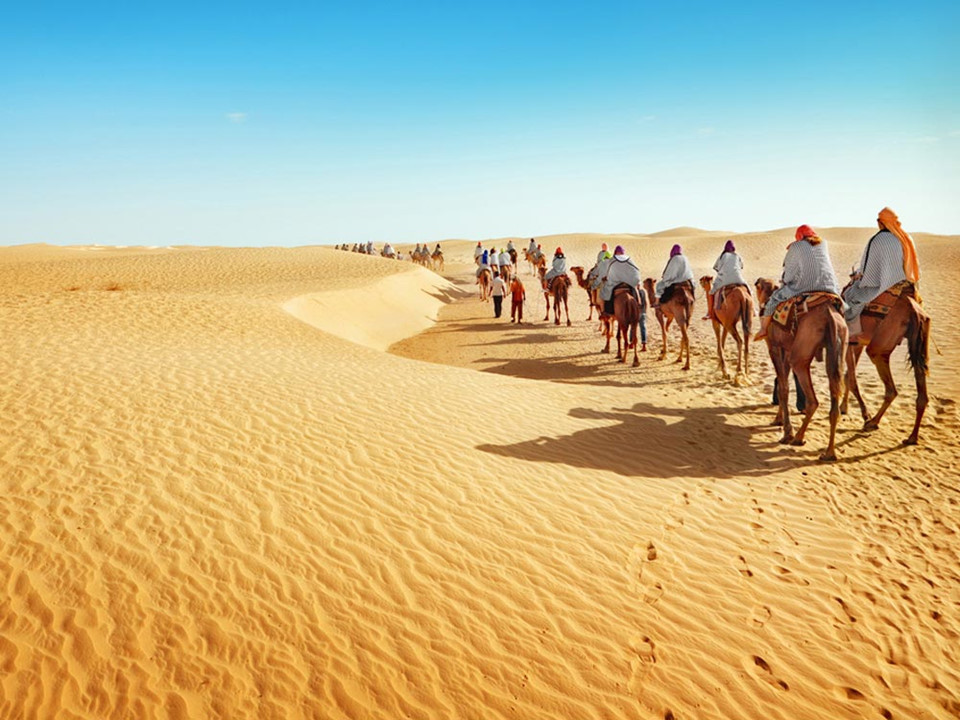 Với diện tích tương đương Liên bang Mỹ - nơi có dân số là 300 triệu người, Sahara chỉ có hai triệu người sinh sống. Ảnh: Healthy Travel Blog.