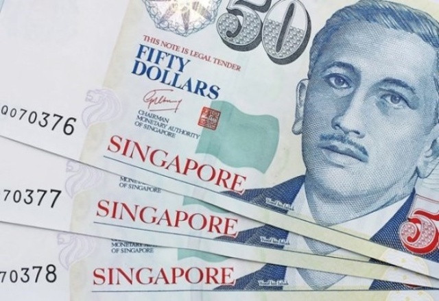 Tiền giấy và tiền xu Singapore.