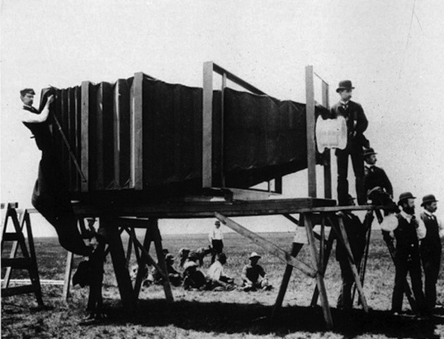  Ống kính tiêu cự dài (telephoto lens) đầu tiên trên thế giới năm 1900. Ngộ nghĩnh công nghệ thời đầu