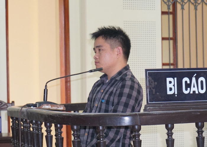 Nguyễn Văn Dinh tại phiên tòa xét xử. Ảnh: Nguyên Hưng