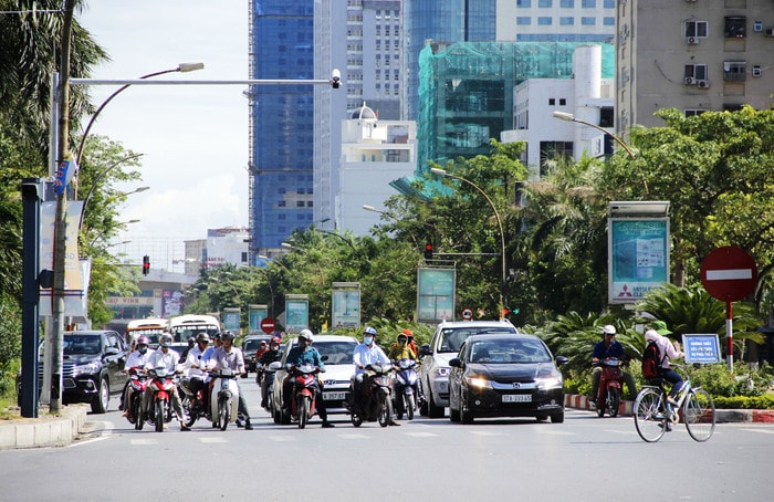 Camera giám sát được lắp tại ngã tư Nguyễn Thái Học - Quang Trung (TP. Vinh). Ảnh: Cảnh Nam