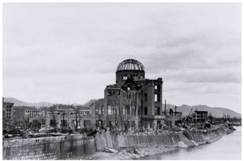 Hình ảnh Khu tưởng niệm hòa bình hay Vòm bom nguyên tử (Atomic Bomb Dome) ở Hiroshima, biểu tượng nhắc nhở về sự tàn phá khủng khiếp của vũ khí hạt nhân 