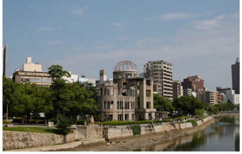 Hình ảnh Khu tưởng niệm hòa bình hay Vòm bom nguyên tử (Atomic Bomb Dome) ở Hiroshima, biểu tượng nhắc nhở về sự tàn phá khủng khiếp của vũ khí hạt nhân 