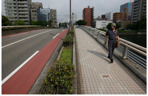 Hình ảnh cầu Yorozuyo ở Hiroshima ngày ấy, bây giờ - Ảnh: Reuters