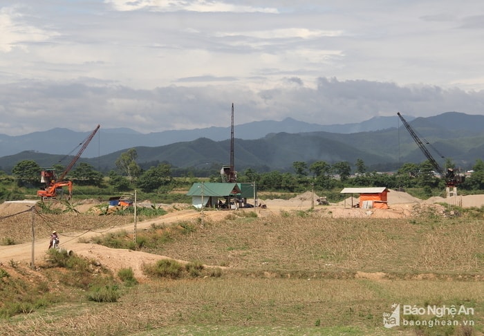 Điểm khai thác cát tại xã Thuận Sơn, huyện Đô Lương. Ảnh tư liệu